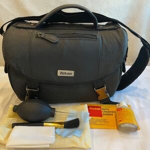 Nikon Camera Bag Including Assorted Lens Cleaning Supplies. CLEAN, EXCELLENT!